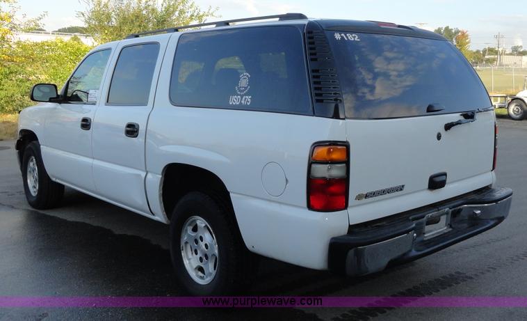 image for item A3202 2006 Chevrolet Suburban 1500 SUV