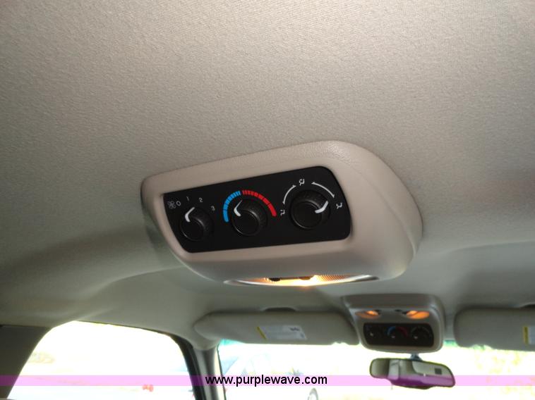 image for item A3202 2006 Chevrolet Suburban 1500 SUV