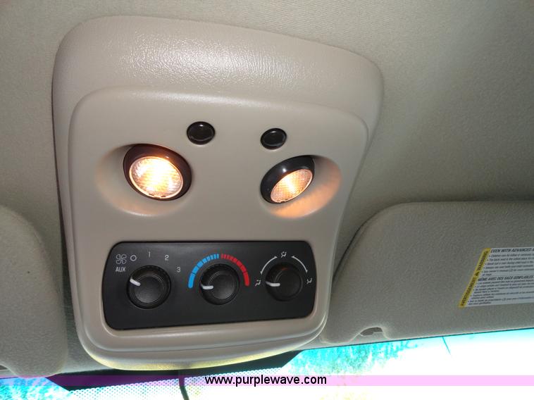 image for item A3202 2006 Chevrolet Suburban 1500 SUV