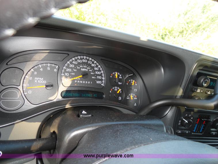 image for item A3202 2006 Chevrolet Suburban 1500 SUV