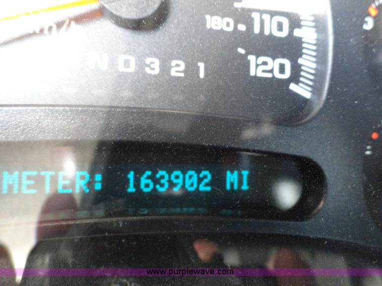 image for item A3202 2006 Chevrolet Suburban 1500 SUV