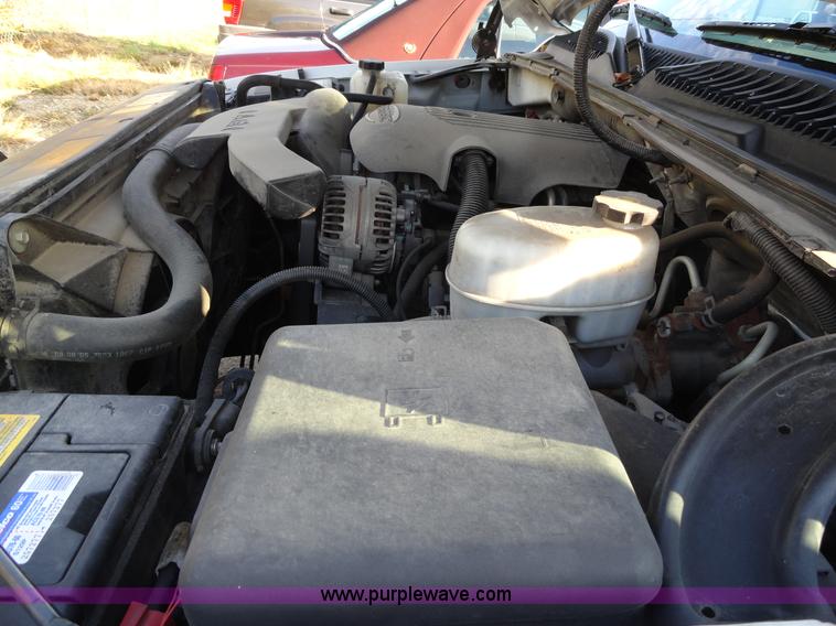 image for item A3202 2006 Chevrolet Suburban 1500 SUV