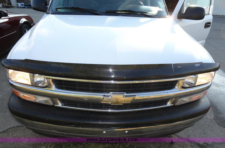 image for item A3202 2006 Chevrolet Suburban 1500 SUV