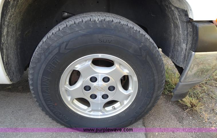 image for item A3202 2006 Chevrolet Suburban 1500 SUV