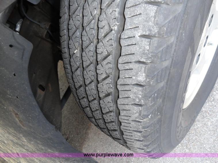 image for item A3202 2006 Chevrolet Suburban 1500 SUV