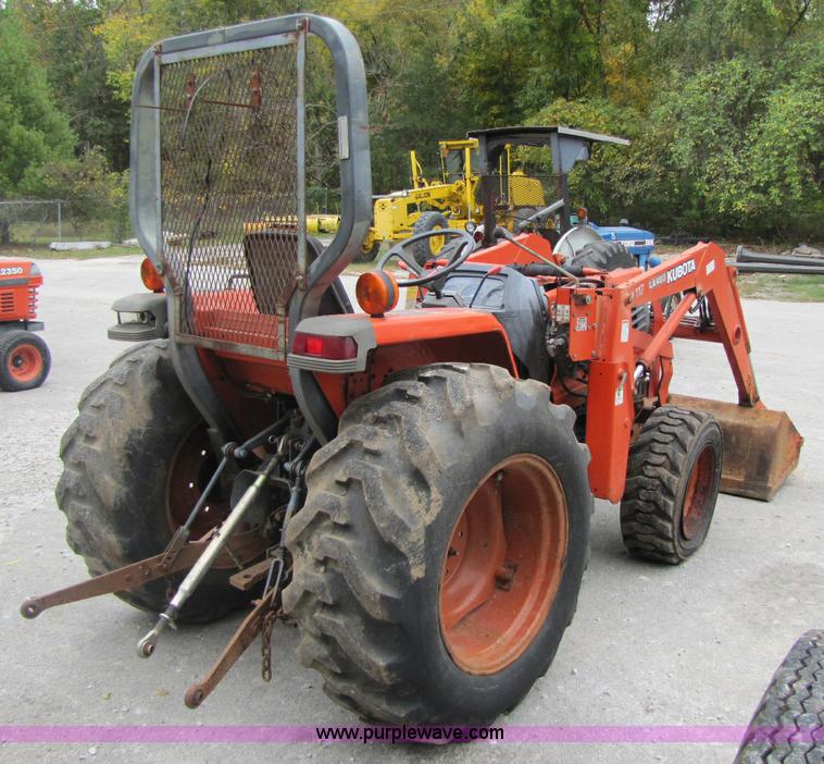 image for item A5019 Kubota L2900 MFWD tractor