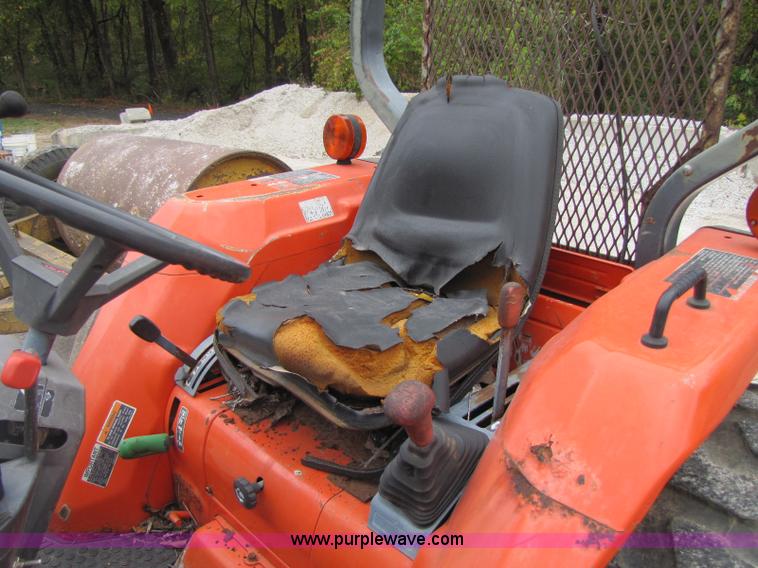 image for item A5019 Kubota L2900 MFWD tractor