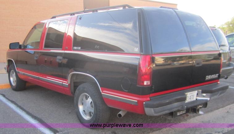 image for item B3004 1997 Chevrolet Suburban 1500 SUV