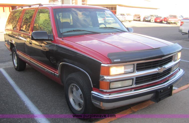 image for item B3004 1997 Chevrolet Suburban 1500 SUV