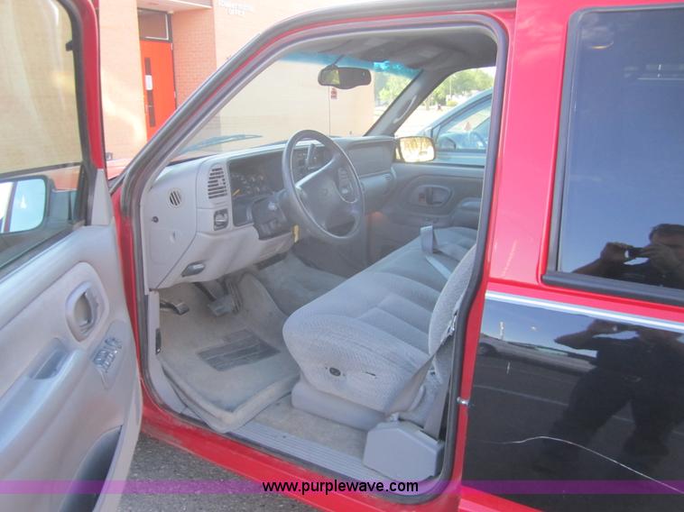 image for item B3004 1997 Chevrolet Suburban 1500 SUV