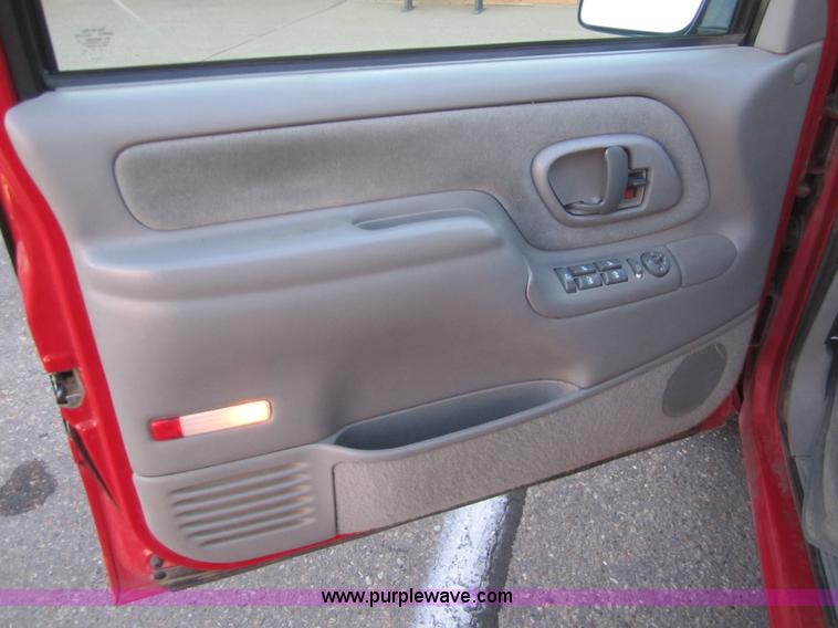 image for item B3004 1997 Chevrolet Suburban 1500 SUV