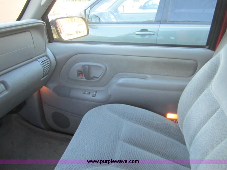 image for item B3004 1997 Chevrolet Suburban 1500 SUV