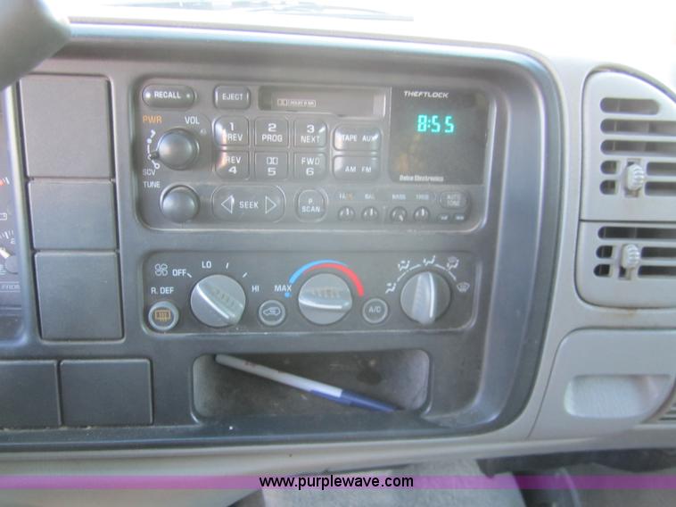 image for item B3004 1997 Chevrolet Suburban 1500 SUV