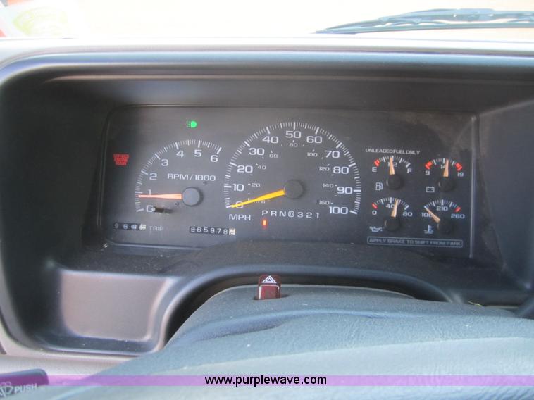 image for item B3004 1997 Chevrolet Suburban 1500 SUV