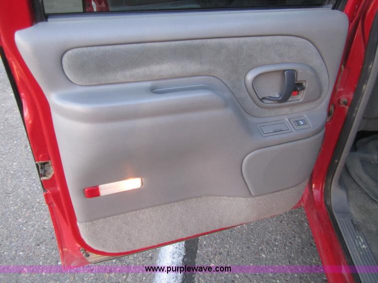 image for item B3004 1997 Chevrolet Suburban 1500 SUV