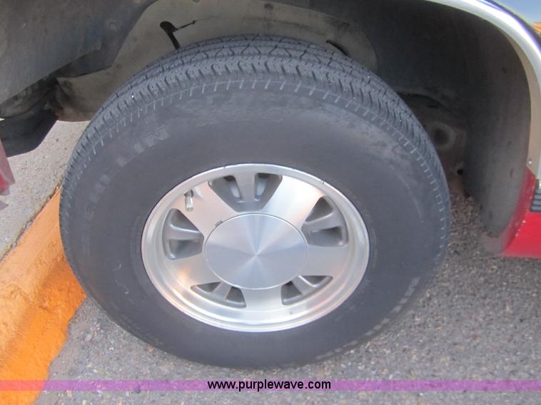 image for item B3004 1997 Chevrolet Suburban 1500 SUV