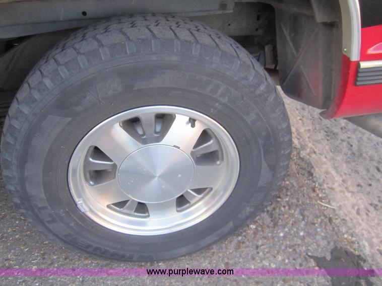 image for item B3004 1997 Chevrolet Suburban 1500 SUV