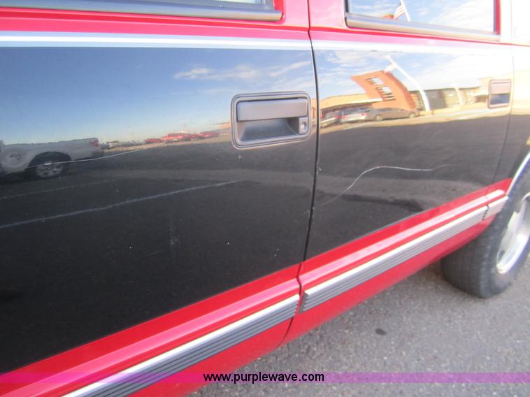 image for item B3004 1997 Chevrolet Suburban 1500 SUV