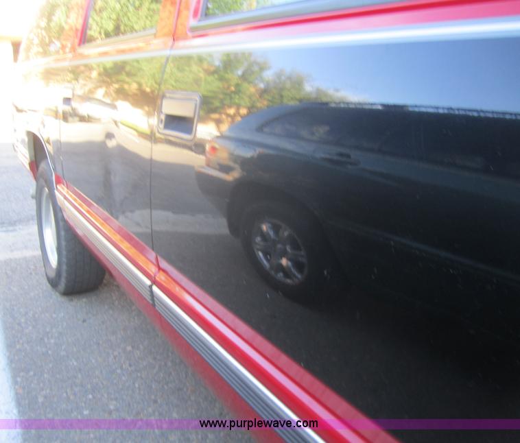 image for item B3004 1997 Chevrolet Suburban 1500 SUV