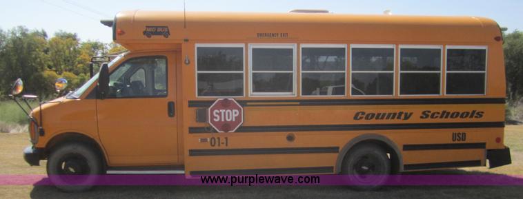 image for item B3019 2001 Chevrolet Express G3500 school bus