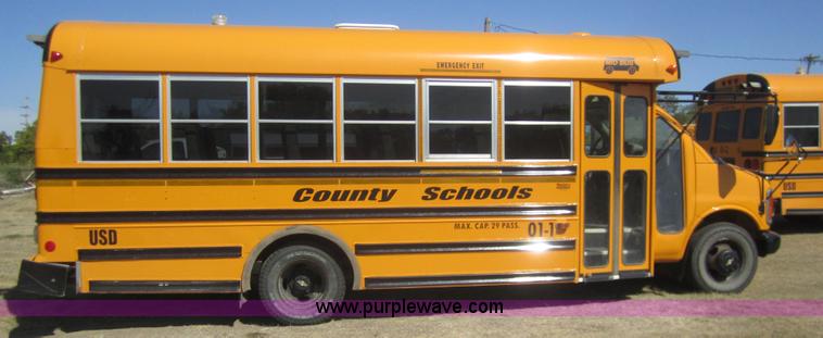 image for item B3019 2001 Chevrolet Express G3500 school bus