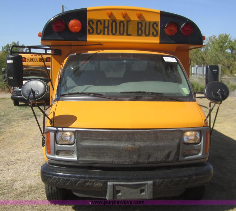 image for item B3019 2001 Chevrolet Express G3500 school bus