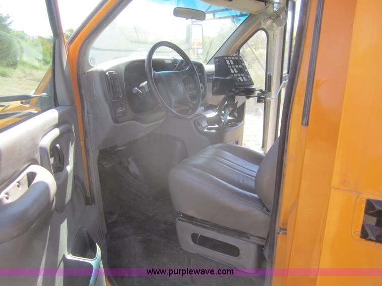image for item B3019 2001 Chevrolet Express G3500 school bus