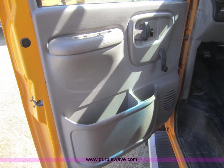 image for item B3019 2001 Chevrolet Express G3500 school bus