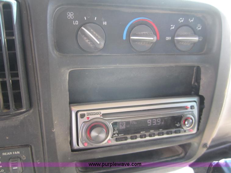 image for item B3019 2001 Chevrolet Express G3500 school bus