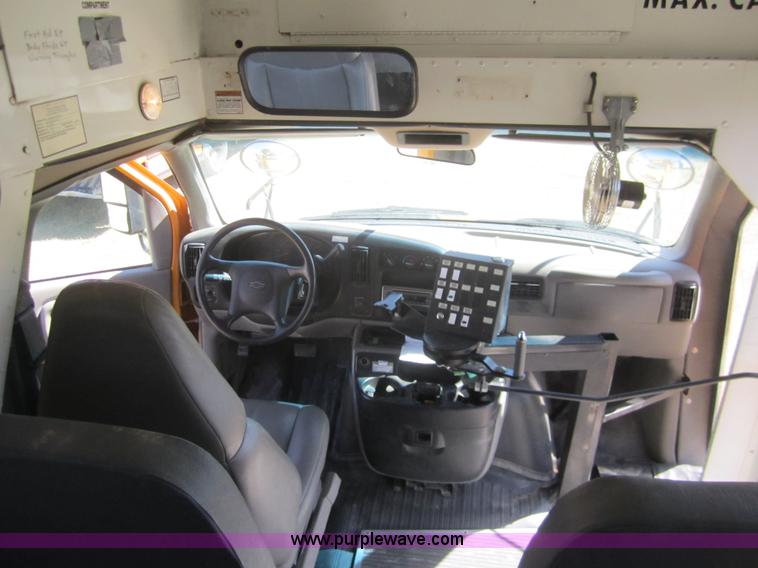 image for item B3019 2001 Chevrolet Express G3500 school bus