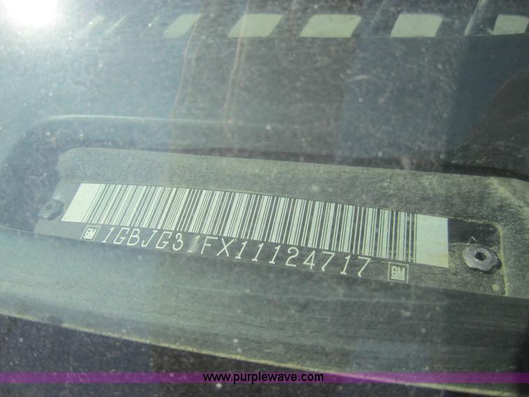 image for item B3019 2001 Chevrolet Express G3500 school bus