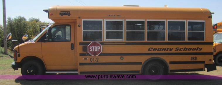 image for item B3020 2001 Chevrolet Express G3500 school bus