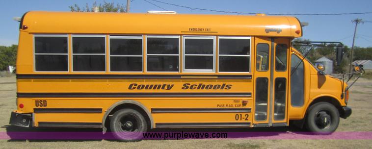 image for item B3020 2001 Chevrolet Express G3500 school bus