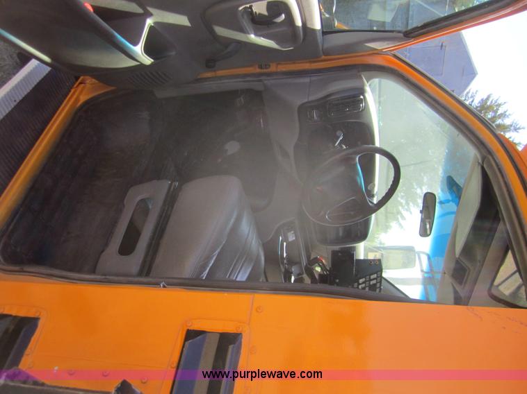 image for item B3020 2001 Chevrolet Express G3500 school bus