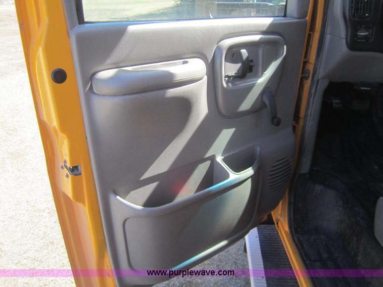 image for item B3020 2001 Chevrolet Express G3500 school bus