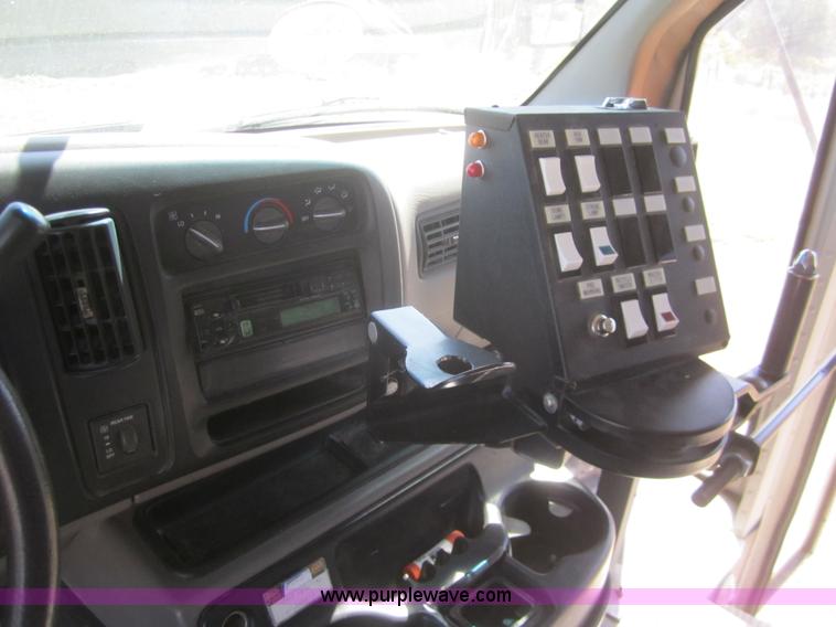 image for item B3020 2001 Chevrolet Express G3500 school bus