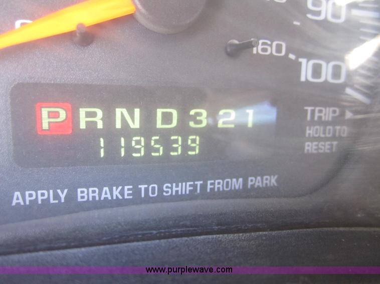 image for item B3020 2001 Chevrolet Express G3500 school bus