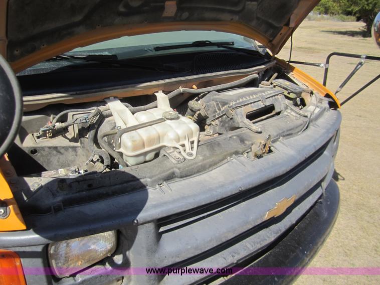 image for item B3020 2001 Chevrolet Express G3500 school bus