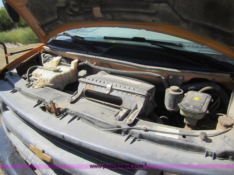 image for item B3020 2001 Chevrolet Express G3500 school bus