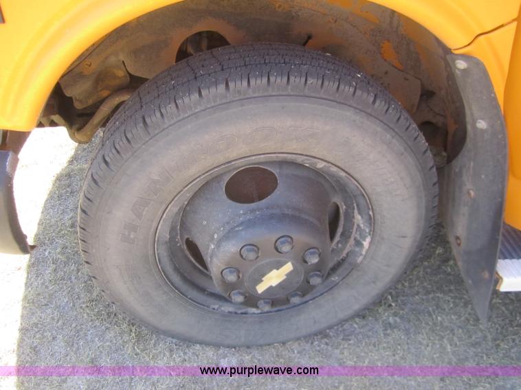 image for item B3020 2001 Chevrolet Express G3500 school bus