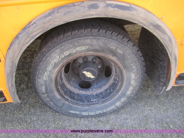 image for item B3020 2001 Chevrolet Express G3500 school bus