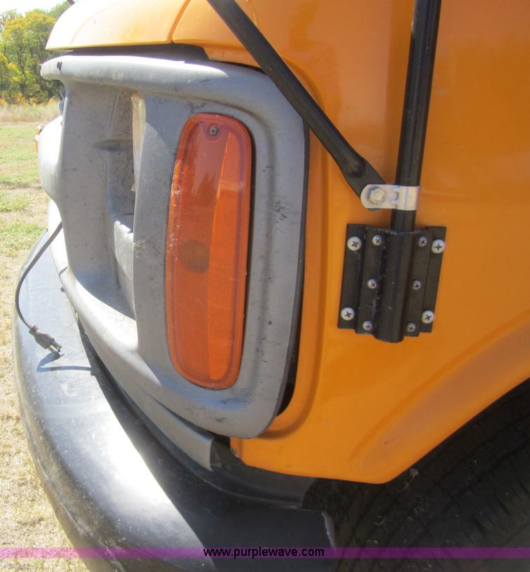 image for item B3020 2001 Chevrolet Express G3500 school bus