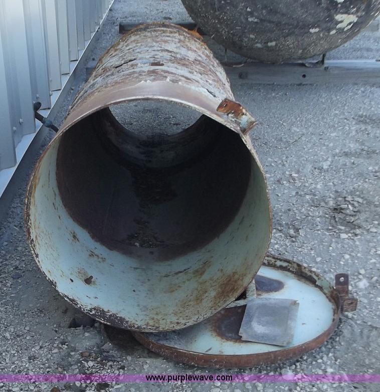 image for item B5004 1967 Trinity Steel 500 gallon LP tank