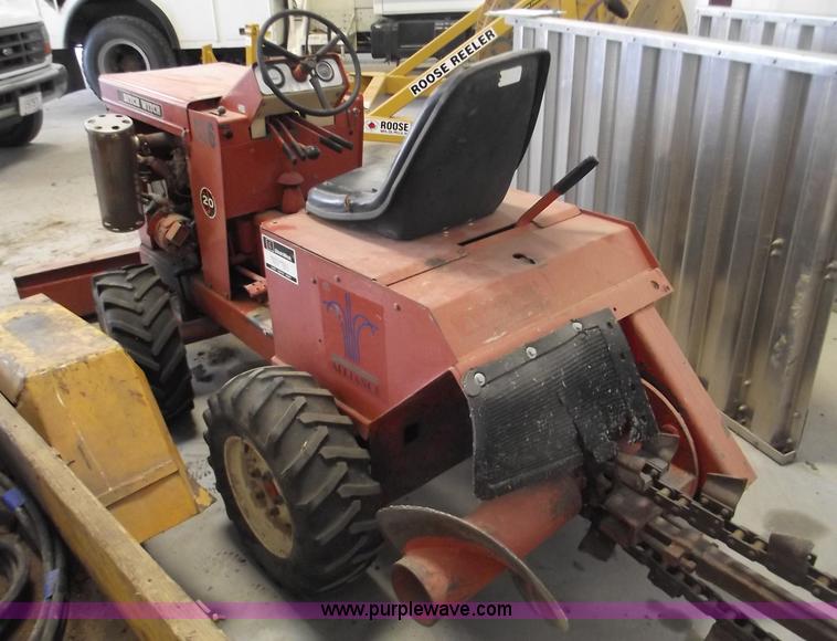 image for item B5005 Ditch Witch J20D trencher