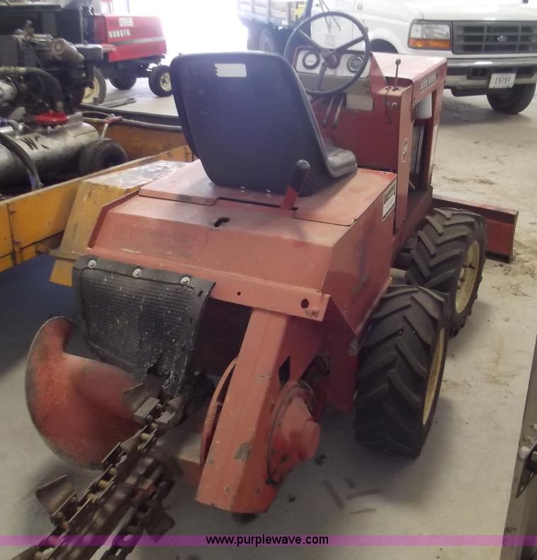 image for item B5005 Ditch Witch J20D trencher