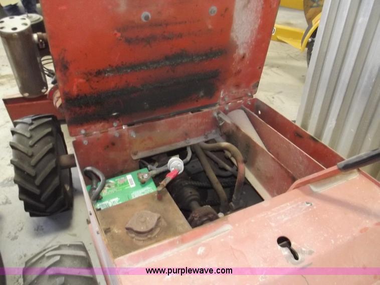 image for item B5005 Ditch Witch J20D trencher