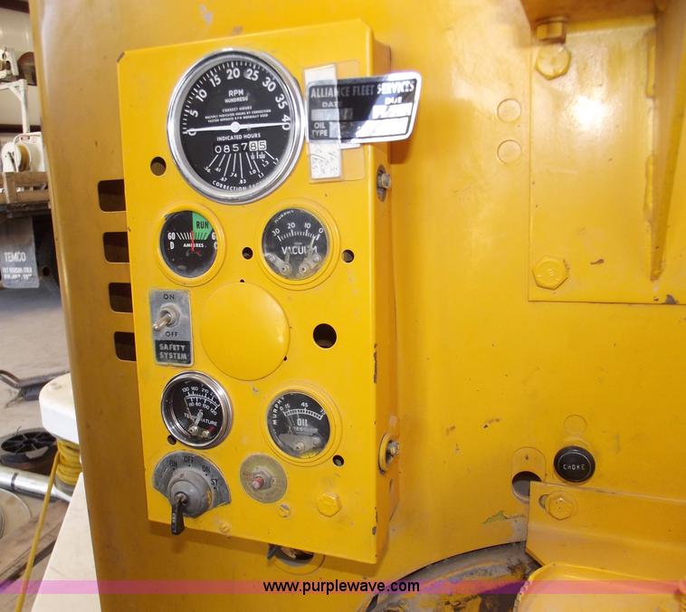 image for item B5007 1968 International UV549 eight cylinder LP engine