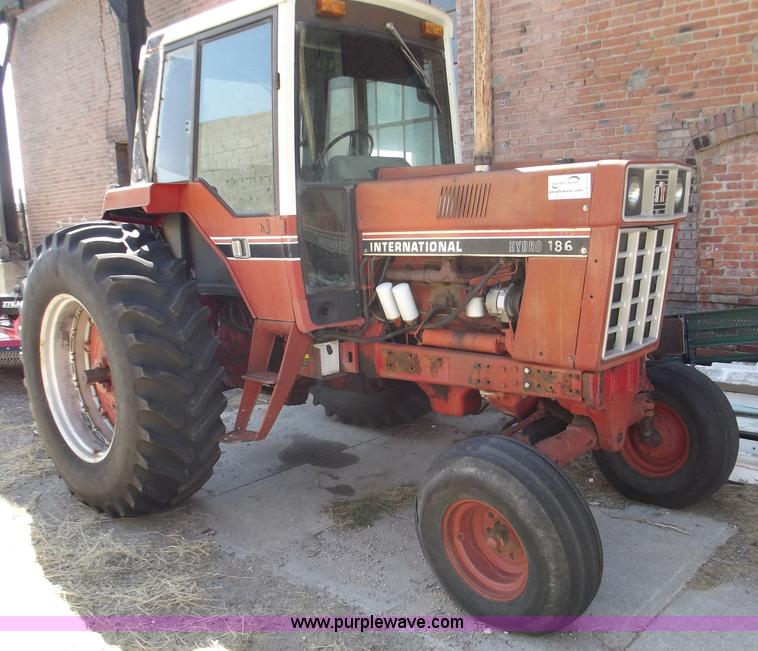 image for item B5015 International 186 tractor