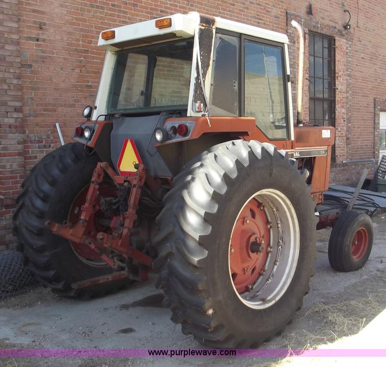 image for item B5015 International 186 tractor