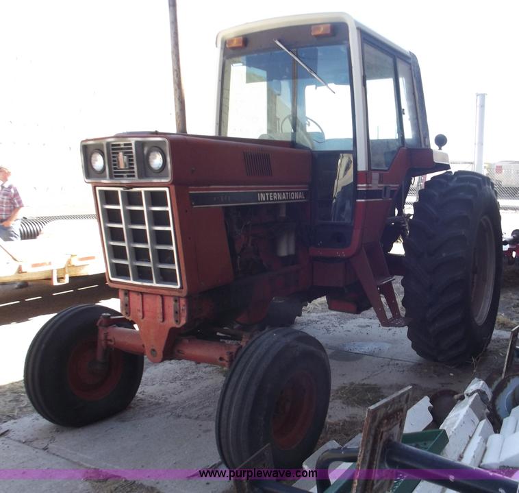 image for item B5015 International 186 tractor